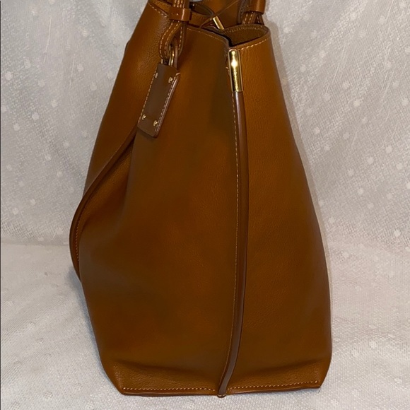 🆕 CHLOÉ Vick Caramel Leather Tote - Picture 6 of 16